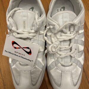 NFINITY EVOLUTION CHEER SHOES Size 9 NWT